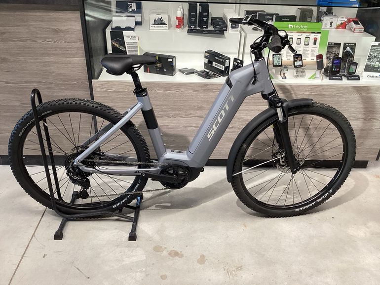 Used Scott E Ride 30 2025 Road & Gravel, Light Gray — image 1 of 3