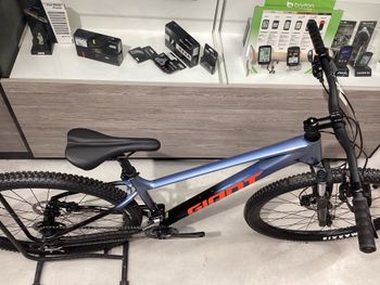 Used Giant Talon 3 2025 2025 Mountainbike, Light Gray, 27.5, 29 — image 3 of 3