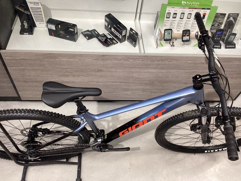 Used Giant Talon 3 2025 2025 Mountainbike, Light Gray, 27.5, 29 — image 3 of 3