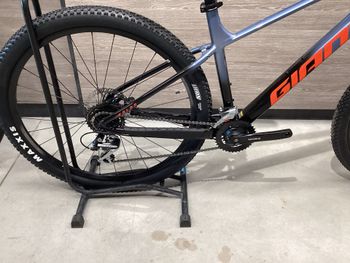 Used Giant Talon 3 2025 2025 Mountainbike, Light Gray, 27.5, 29 — image 2 of 3