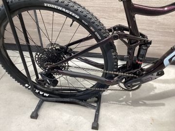 Used Giant Stance 29 1 2024 2024 Mountainbike, Purple, 29 — image 2 of 3