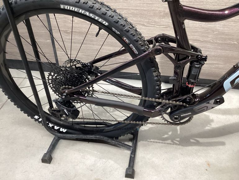 Used Giant Stance 29 1 2024 2024 Mountainbike, Purple, 29 — image 2 of 3