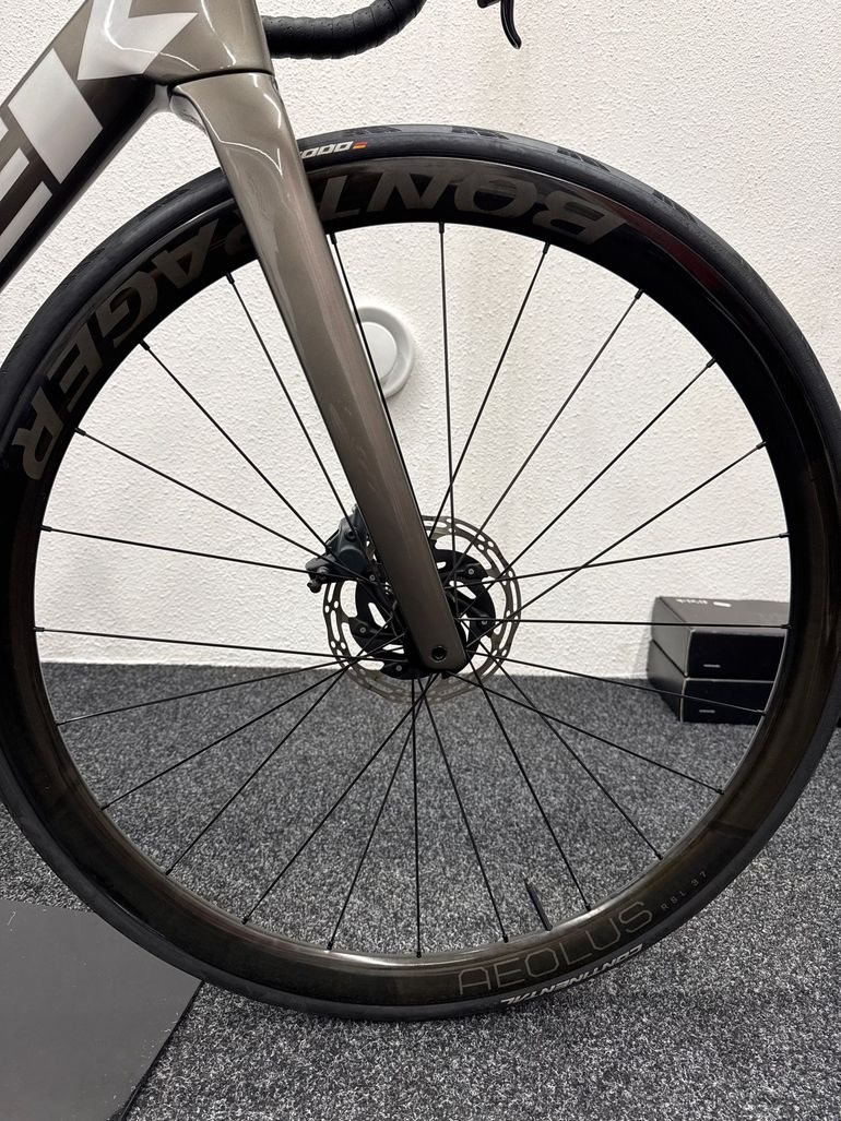 Used Trek Emonda SRAM Force eTap AXS 2023 Road & Gravel, Light Gray — image 4 of 5