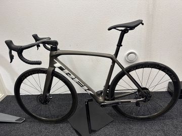 Used Trek Emonda SRAM Force eTap AXS 2023 Road & Gravel, Light Gray — image 2 of 5