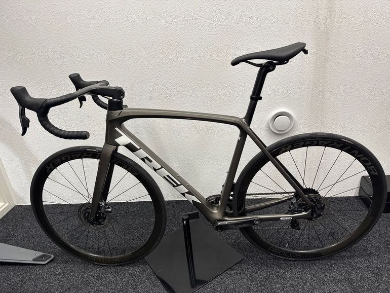 Used Trek Emonda SRAM Force eTap AXS 2023 Road & Gravel, Light Gray — image 2 of 5