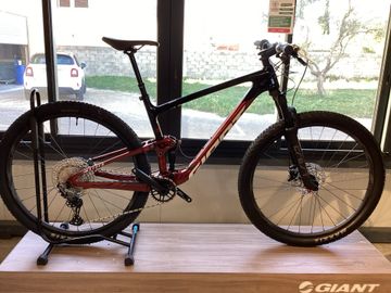 Used Giant Anthem Advanced 29 4 2025 2025 Mountainbike, Red, 29 — image 1 of 3