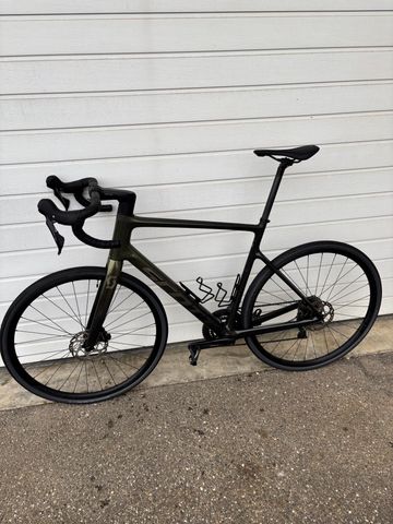Used Scott Addict 30 2023 2023 Road & Gravel, Green — image 2 of 3