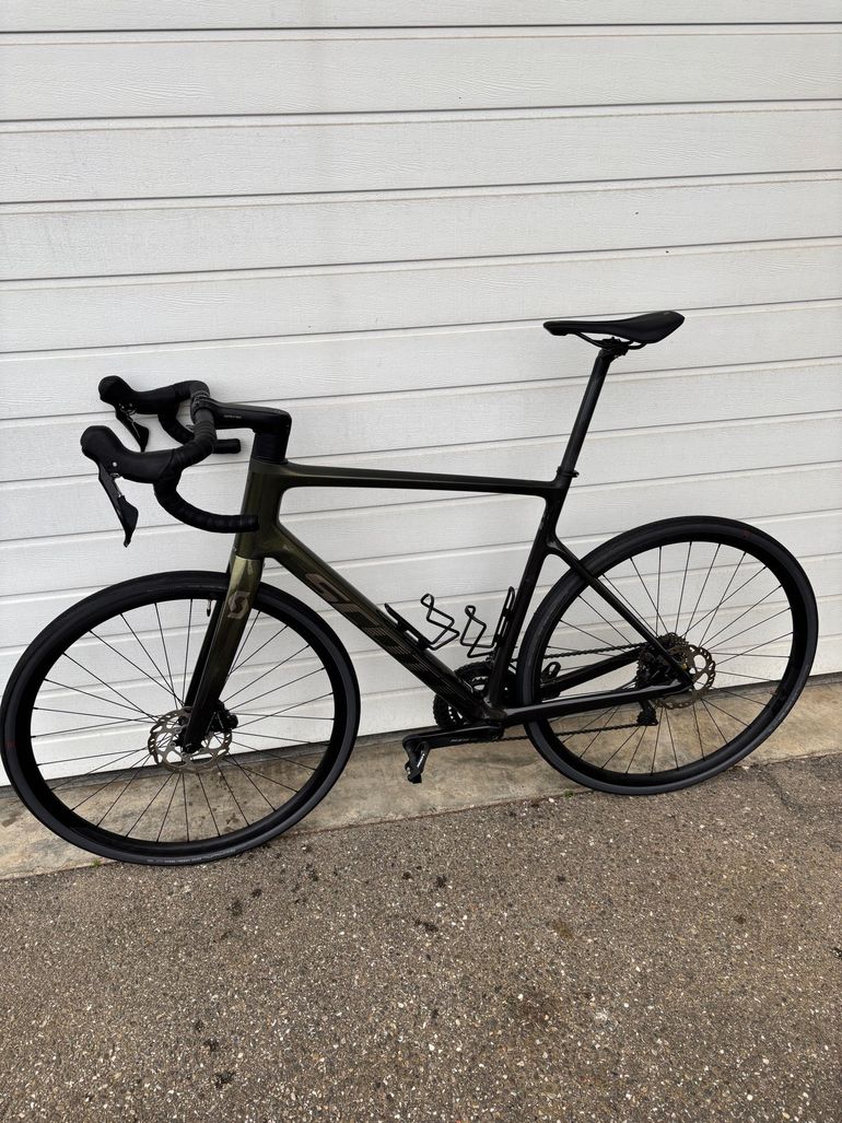 Used Scott Addict 30 2023 2023 Road & Gravel, Green — image 2 of 3