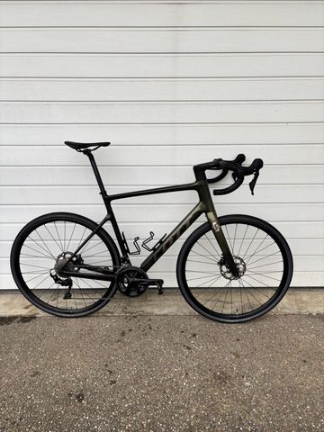 Used Scott Addict 30 2023 2023 Road & Gravel, Green — image 1 of 3