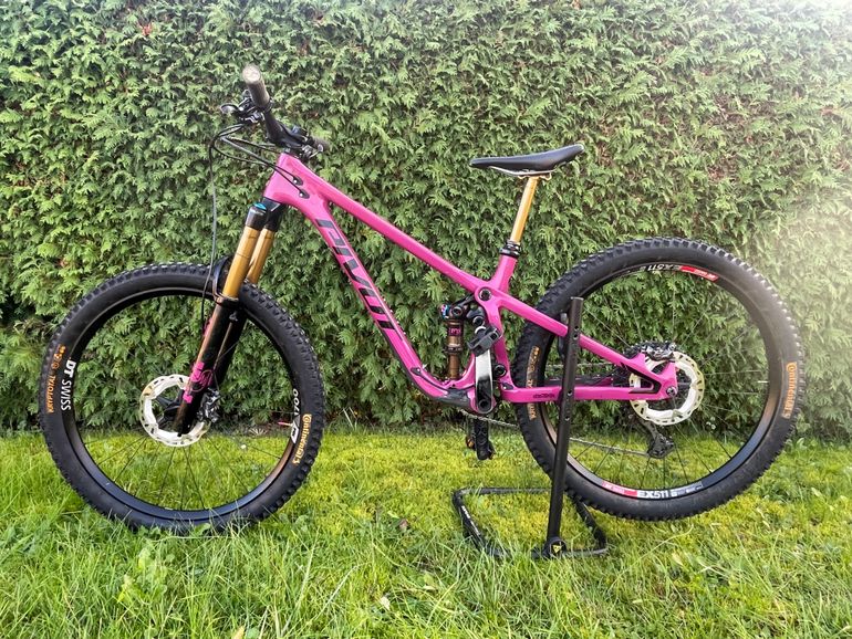 Used Pivot SHADOWCAT Pro XT/XTR 2023 2023 Mountainbike, Purple, 27.5 (650B) — image 7 of 8