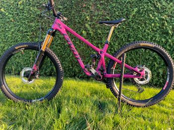 Used Pivot SHADOWCAT Pro XT/XTR 2023 2023 Mountainbike, Purple, 27.5 (650B) — image 3 of 8
