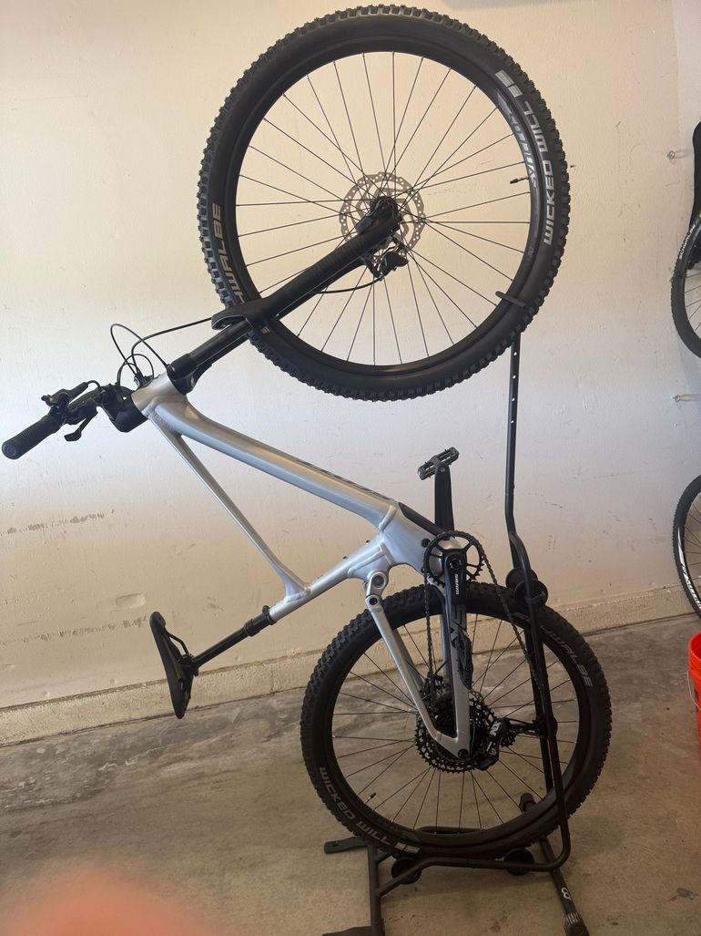 Used Scott Spark 970 2023 2023 Mountainbike, Light Gray, 29 — image 2 of 9