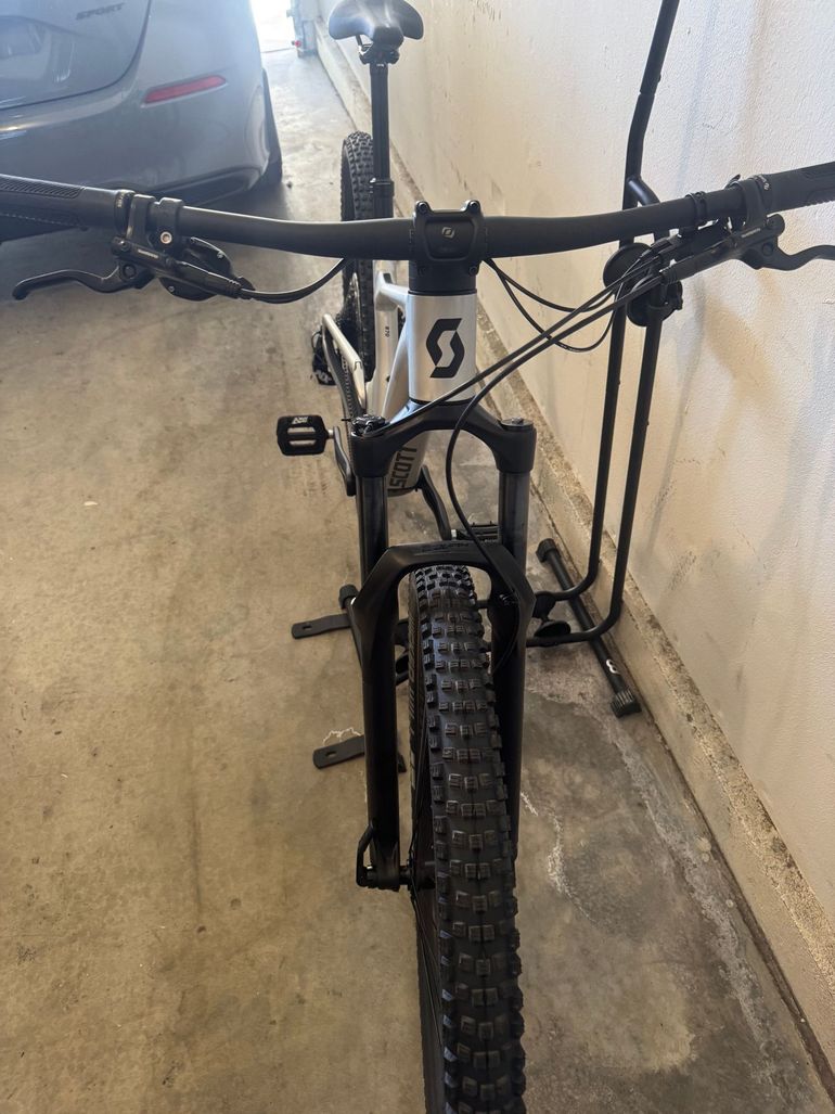 Used Scott Spark 970 2023 2023 Mountainbike, Light Gray, 29 — image 7 of 9