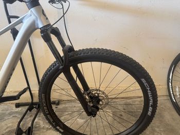 Used Scott Spark 970 2023 2023 Mountainbike, Light Gray, 29 — image 6 of 9
