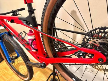 Used Trek Supercaliber 9.8 GX 2022 2022 Mountainbike, Red, 29 — image 5 of 17
