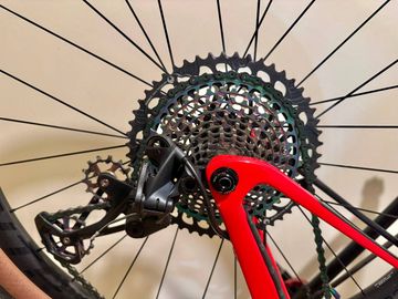 Used Trek Supercaliber 9.8 GX 2022 2022 Mountainbike, Red, 29 — image 7 of 17