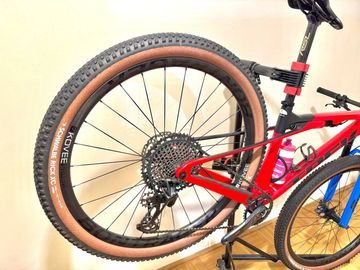 Used Trek Supercaliber 9.8 GX 2022 2022 Mountainbike, Red, 29 — image 6 of 17
