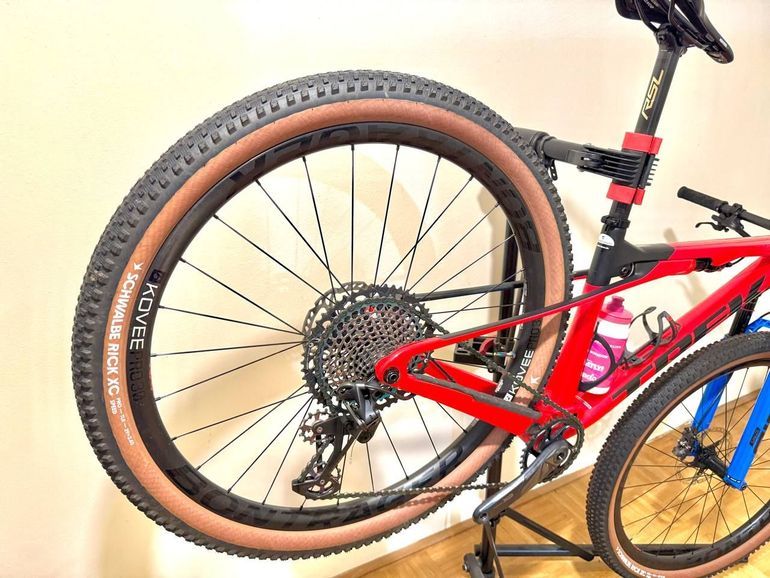 Used Trek Supercaliber 9.8 GX 2022 2022 Mountainbike, Red, 29 — image 6 of 17