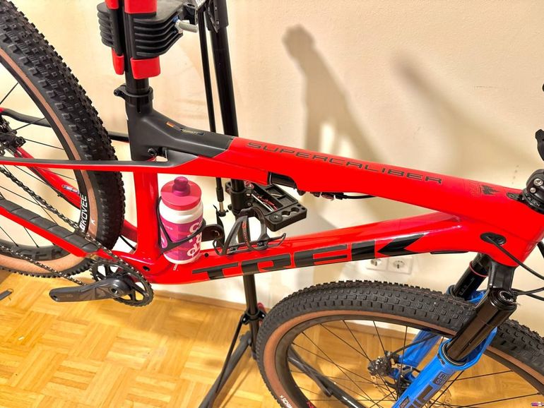 Used Trek Supercaliber 9.8 GX 2022 2022 Mountainbike, Red, 29 — image 11 of 17