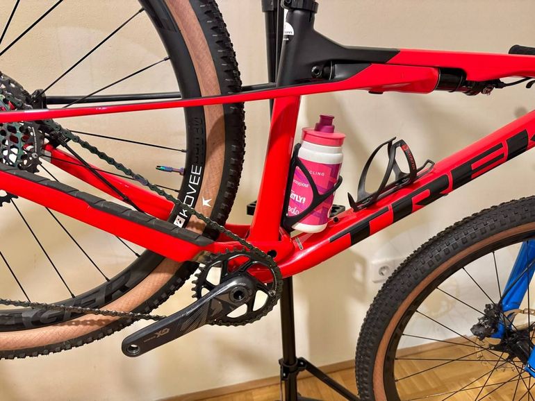 Used Trek Supercaliber 9.8 GX 2022 2022 Mountainbike, Red, 29 — image 10 of 17