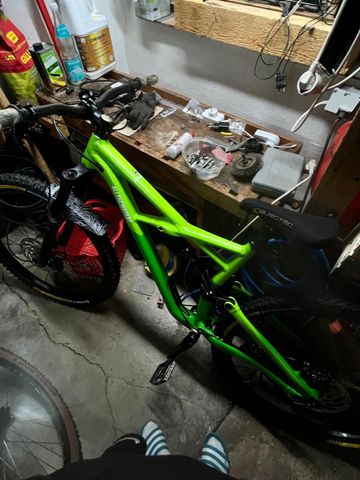 Used Specialized Enduro Comp 29/6Fattie 2017 2017 Mountainbike, Green, 29 — image 4 of 8