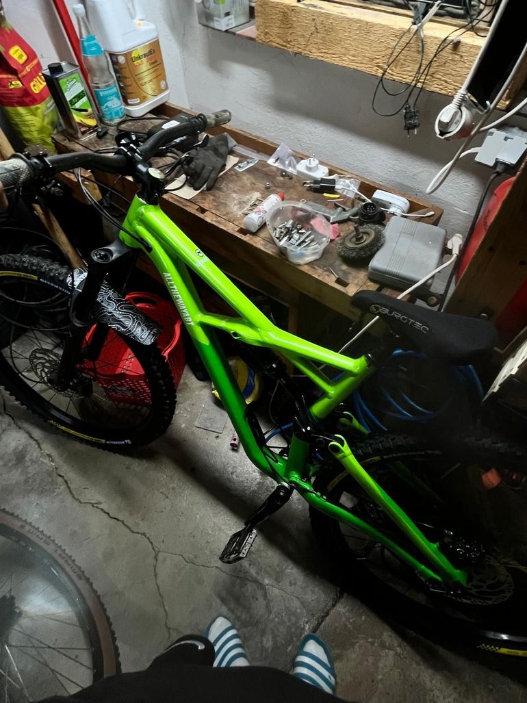 Used Specialized Enduro Comp 29/6Fattie 2017 2017 Mountainbike, Green, 29 — image 4 of 8