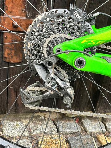 Used Specialized Enduro Comp 29/6Fattie 2017 2017 Mountainbike, Green, 29 — image 3 of 8