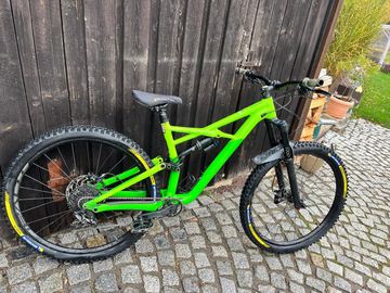 Used Specialized Enduro Comp 29/6Fattie 2017 2017 Mountainbike, Green, 29 — image 1 of 8