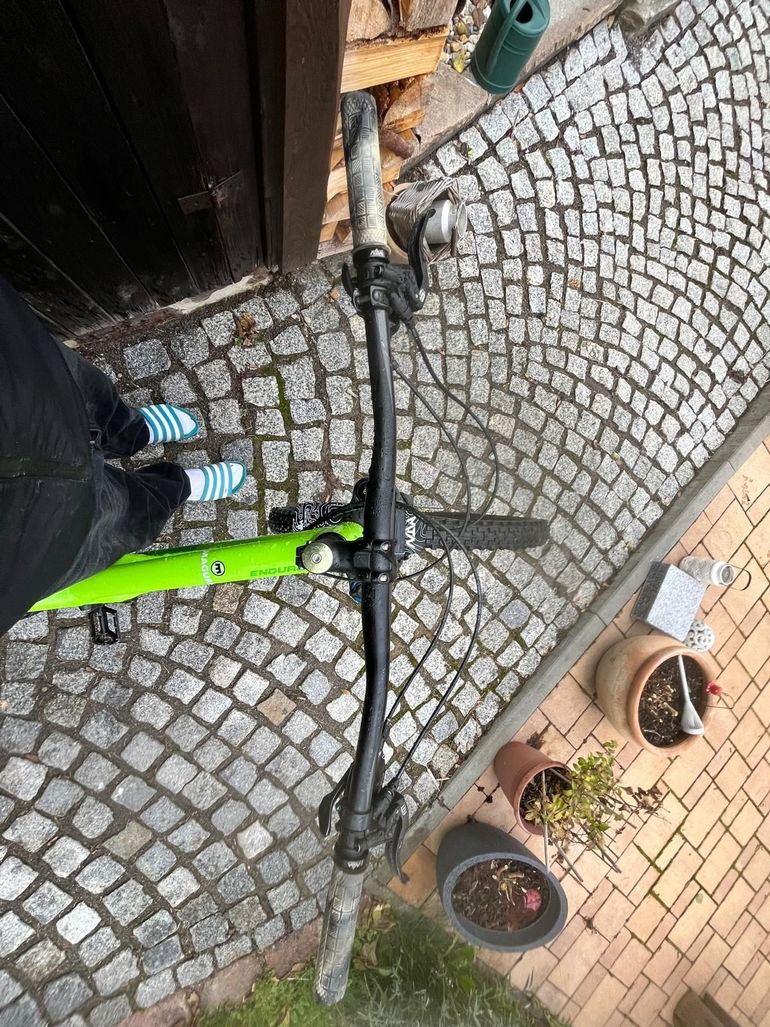Used Specialized Enduro Comp 29/6Fattie 2017 2017 Mountainbike, Green, 29 — image 8 of 8