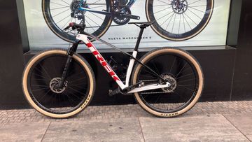 Used Trek Procaliber 9.8 2021 2021 Mountainbike, White, 29 — image 3 of 4