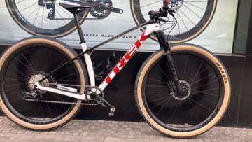 Used Trek Procaliber 9.8 2021 2021 Mountainbike, White, 29 — image 1 of 4