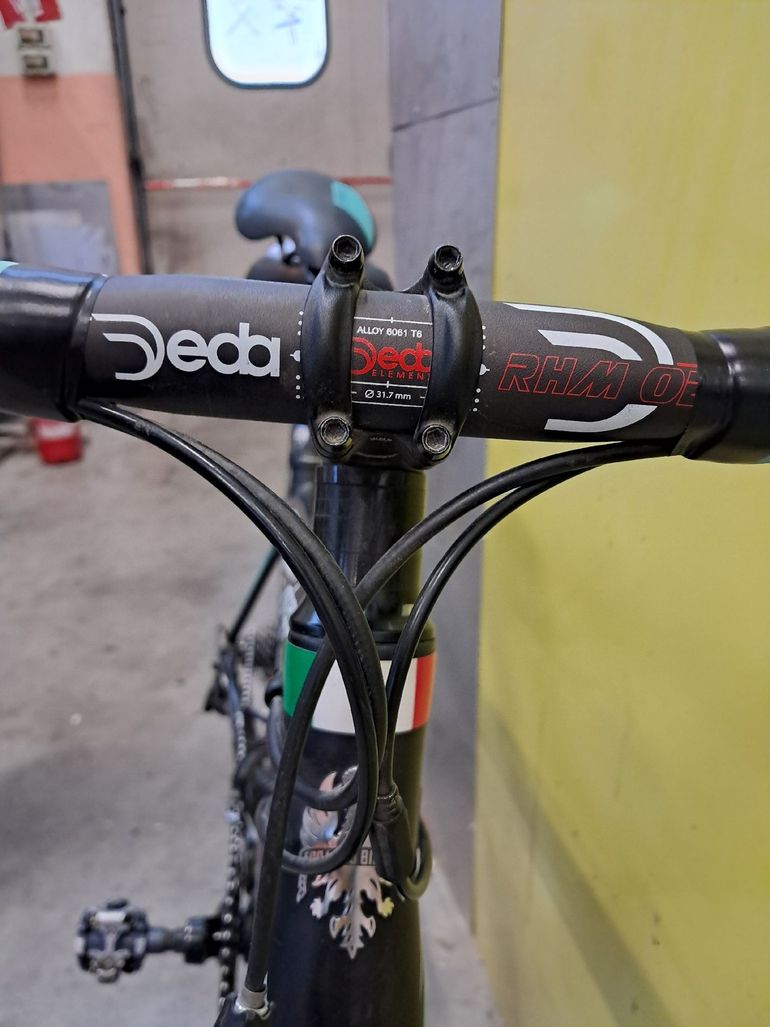 Used Bianchi Intrepida 105 2018 2018 Road & Gravel, Black — image 3 of 4