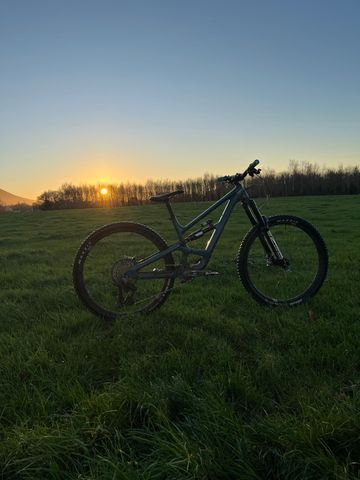 Used YT Industries Capra CORE 4 29 2024 2024 Mountainbike, Blue, 29 — image 1 of 3
