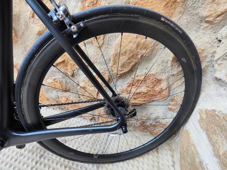 Used Specialized Tarmac Shimano Ultegra Di2 2016 Road & Gravel, Black — image 17 of 29