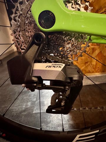 Used Van rysel NCR CF Allroad 2025 Road & Gravel, Green — image 17 of 33