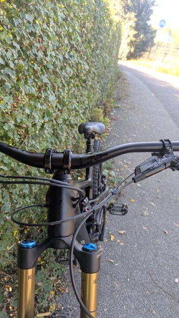 Used YT Industries YT Capra Custome 2025 Mountainbike, Black — image 6 of 16