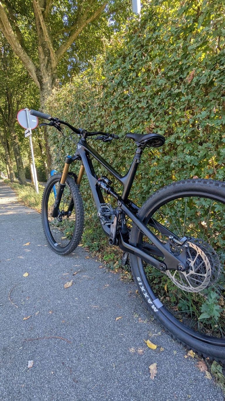 Used YT Industries YT Capra Custome 2025 Mountainbike, Black — image 5 of 16