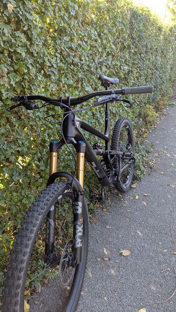 Used YT Industries YT Capra Custome 2025 Mountainbike, Black — image 12 of 16
