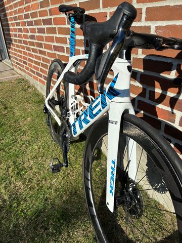 Used Trek Madone SLR 9 2021 2021 Road & Gravel, White — image 2 of 5