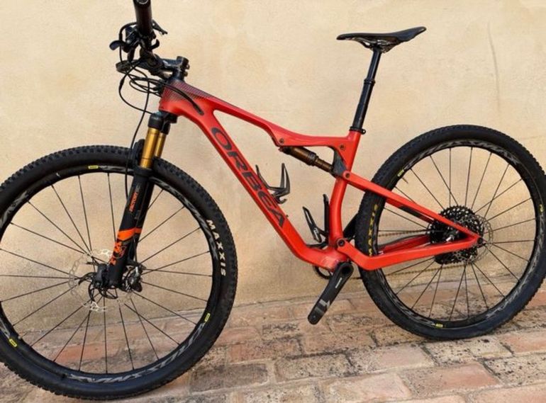 Used Orbea Oiz M10 2019 Mountainbike, Red — image 2 of 7