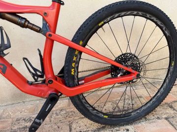 Used Orbea Oiz M10 2019 Mountainbike, Red — image 7 of 7