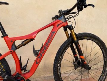 Used Orbea Oiz M10 2019 Mountainbike, Red — image 1 of 7