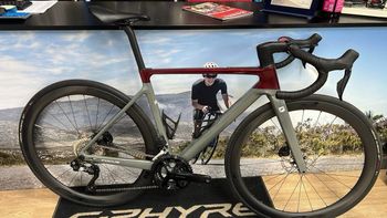 Used FOCUS IZALCO MAX 8.9 2025 Road & Gravel