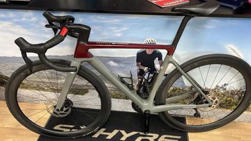 Used FOCUS IZALCO MAX 8.9 2025 Road & Gravel, Light Gray — image 4 of 6