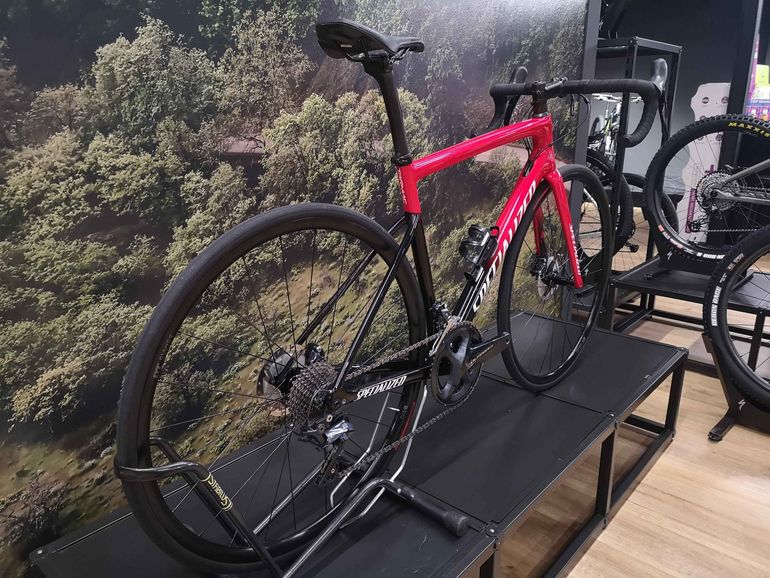 Used Specialized Tarmac Sl6 Comp 2021 Road & Gravel, Red — image 3 of 6