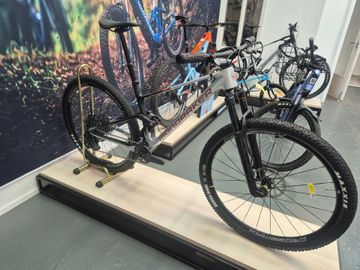 Used Mondraker F Podium R 2025 Mountainbike, Light Gray — image 1 of 6
