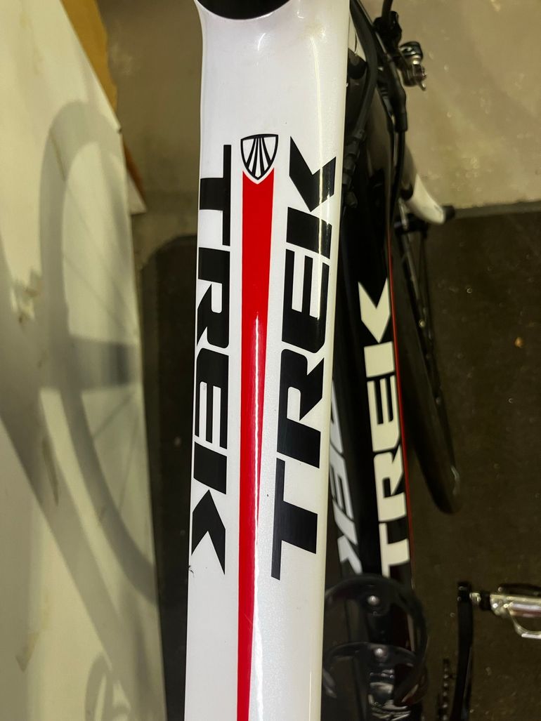 Used Trek Madone 4, 7 2019 Road & Gravel, White — image 2 of 9