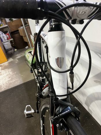 Used Trek Madone 4, 7 2019 Road & Gravel, White — image 3 of 9