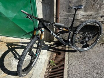 Used ARC8 Evolve Factory 2025 2025 Mountainbike, Black — image 4 of 5