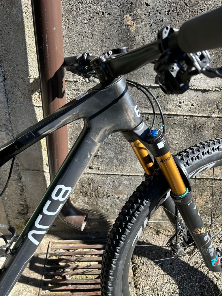 Used ARC8 Evolve Factory 2025 2025 Mountainbike, Black — image 2 of 5